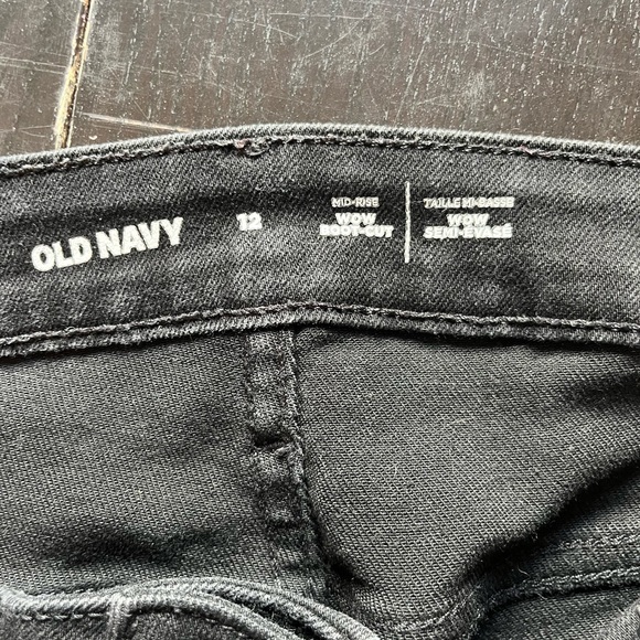 Old Navy Wow Bootcut, mid-rise black denim jeans, size 12. - Picture 2 of 2